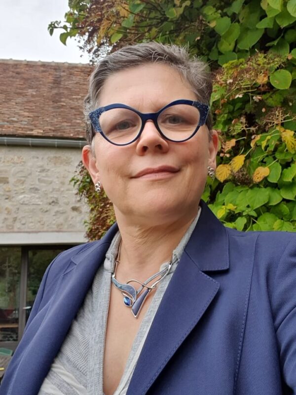 Sonia Weyers leads "3 Months to Declutter"